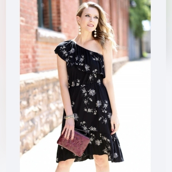 Lucky Brand Dresses & Skirts - NWT Lucky Brand One Shoulder Ruffled Black Floral Dress Knee Length Size Small